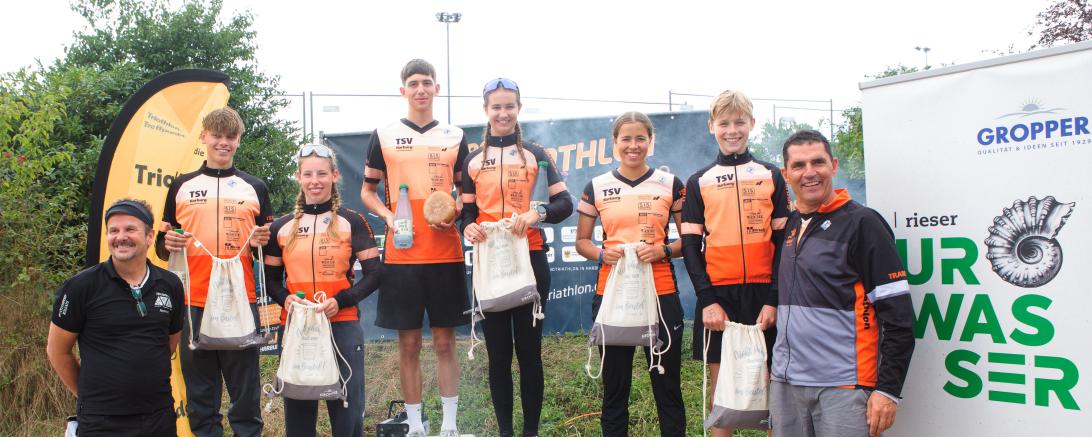 Auf dem Bild zu sehen (von links): Helmut König, Simon Naschwitz, Elisabeth Haupt, Leo Österlein, Julia Weiland, Nina Mayer, Joel Westphal, Jochen Rühl.