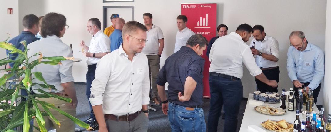 Mehrmals im Jahr treffen sich die Forschenden am TTZ Donauwörth der Technischen Hochschule Augsburg mit regionalen Unternehmen, um über aktuelle Themen zu sprechen – diesmal zum Thema KI und Resilienz. 