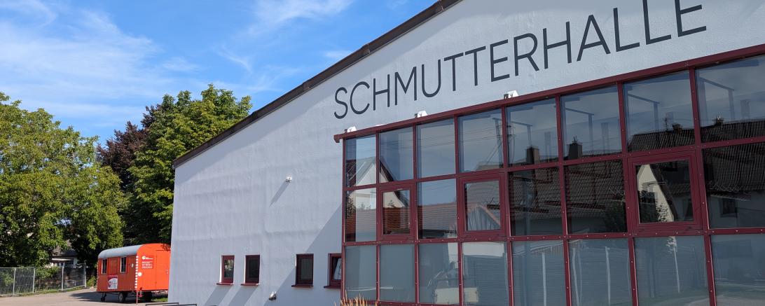 Das Bild zeigt die Schmutterhalle.