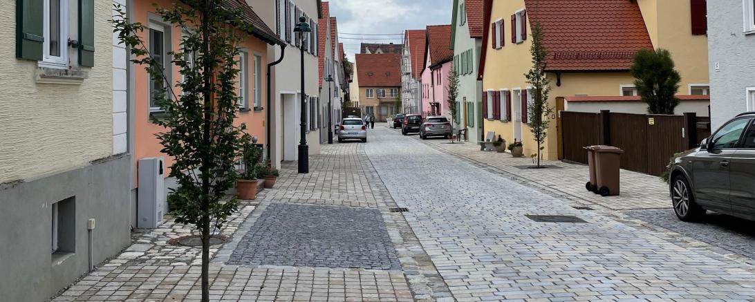 Vollsperrung der Henkergasse wegen Feier zum Abschluss der Straßenbauprojekte „Henkergasse“, „Münzgasse“ und „An der Reimlinger Mauer“.
