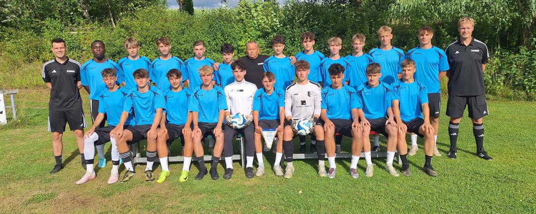 Die BFV Schwabenauswahl 2025 beim Abschlusstraining in Edelstetten.