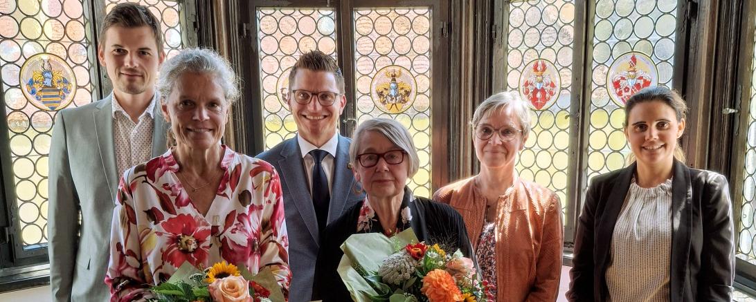 V.l.n.r.: Archivar Dr. Johannes Moosdiele-Hitzler, Susanne Faul, Oberbürgermeister David Wittner, Illa Cauer-Kosaka, Museumsleiterin Andrea Kugler und Personalleiterin Michaela Eisele