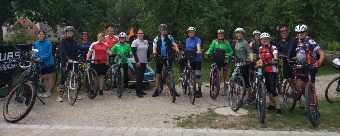 Die Radler mit reiner Muskelkraft am Ziel in Harburg.