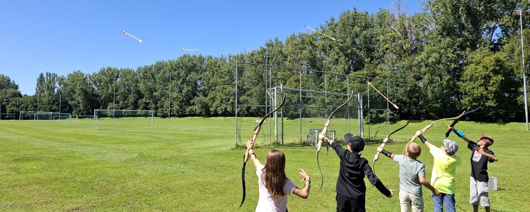 Auch beim Bogenschießen konnten sich die Kinder beim bisherigen Sommerferienprogramm versuchen. 