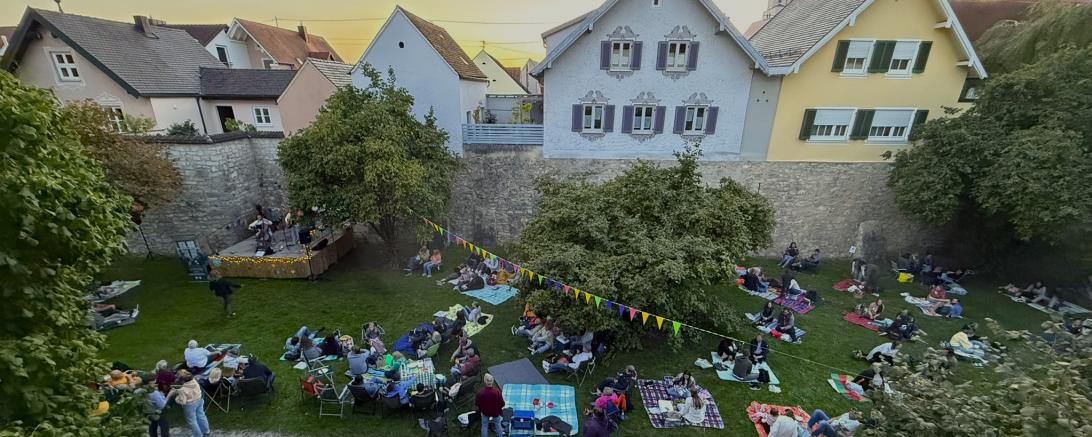 Wunderbare Sommerabende im Wemdinger Stadtgraben. 