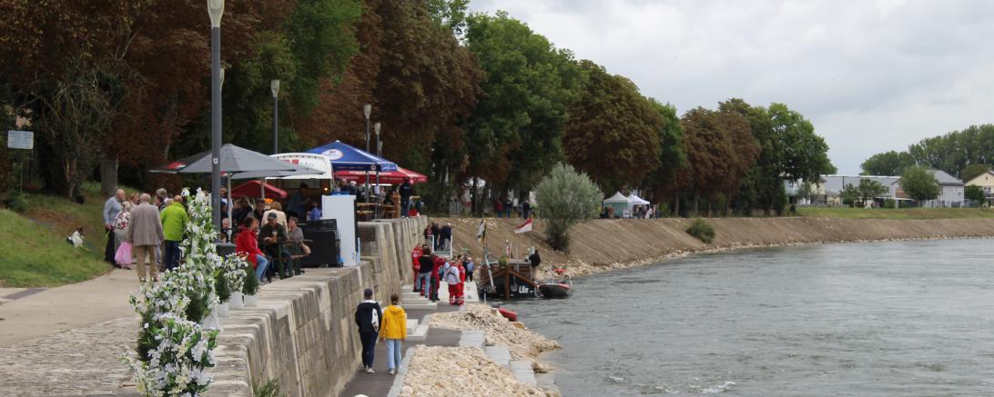 An der neuen Anlegestelle kann die traditionsreiche "Ulmer Schachtel" nun wieder in Donauwörth anlegen. 