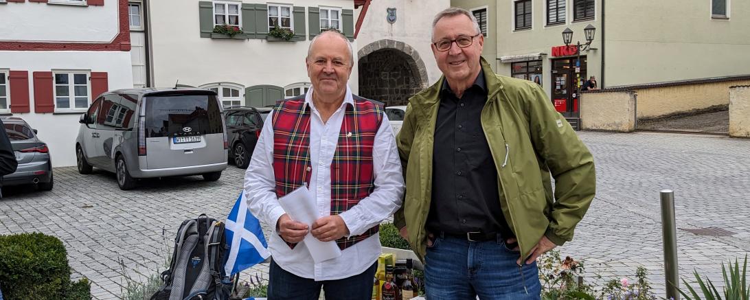 Stadtführer Rainer Keßler & Whisky-Liebhaber Hans-Peter-Schenk. 