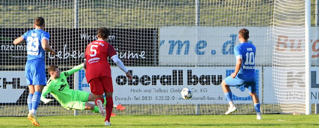 Der Elfmeter von Niklas Eggensperger zum 1:0 für Durach.