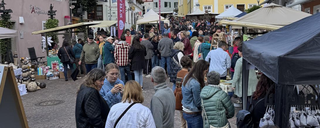Mit einer Rekordbeteiligung von mehr als 110 Teilnehmerinnen und Teilnehmern ist der Markt einer größten seiner Art - nicht nur in Nordschwaben.
