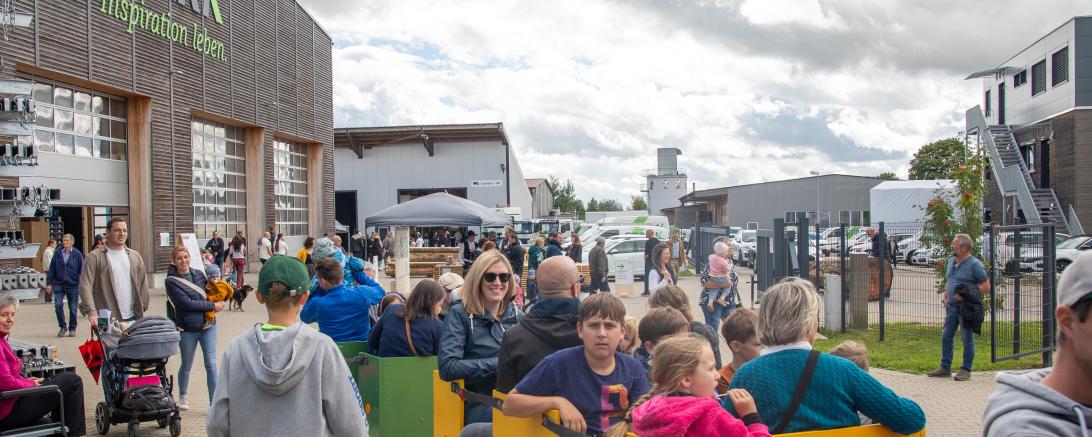 Tag der offenen Tür auf dem Betriebsgelände der Zimmerei Stark. 