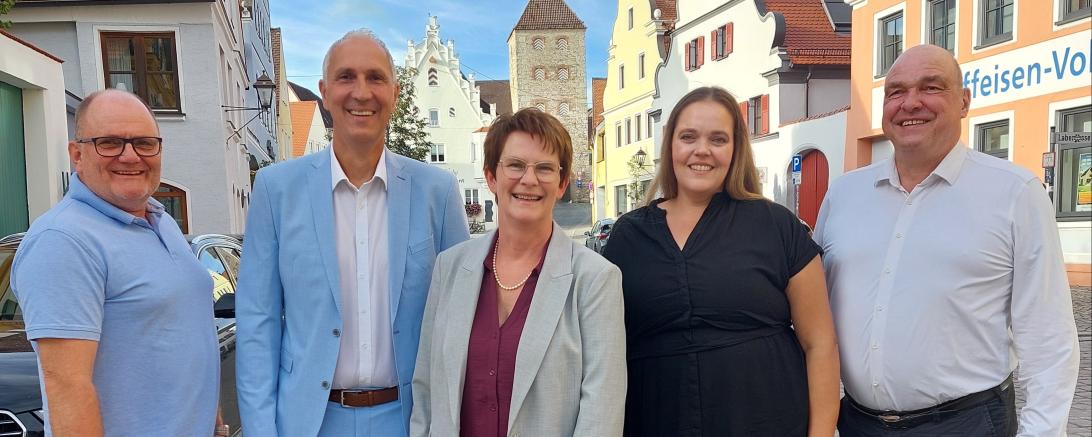 V.l.n.r.: Georg Wiedemann, Christoph Schmid, Claudia Müller, Marion Segnitzer, Peter Moll (Vorstandschaft SPD Unterbezirk Donau-Ries)