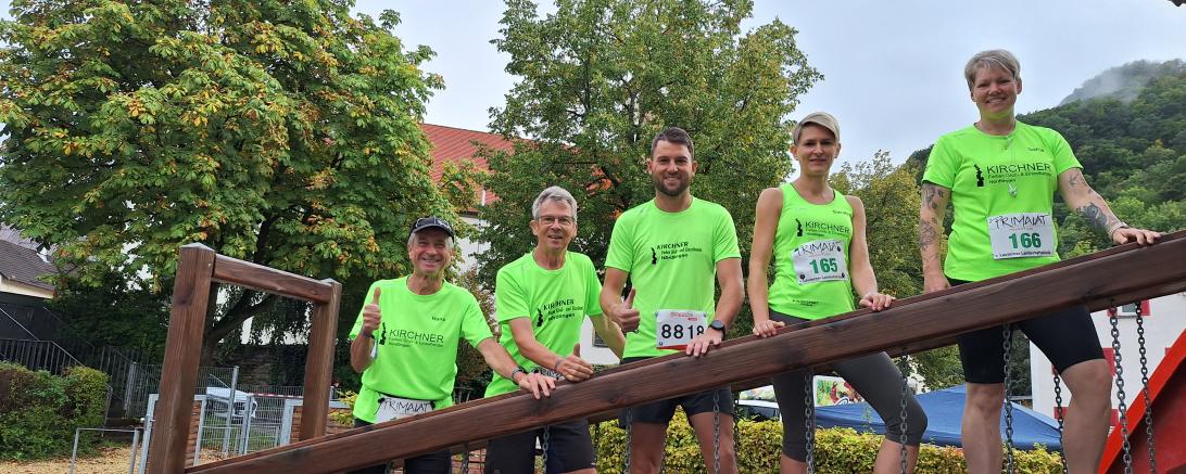 Auf dem Foto im Start- und Zielbereich kurz vor dem Start von links: Hans Niederhuber, Bernhard Satzenhofer, Steffen Brenner, Sarah Langer und Sonja Wurm. 