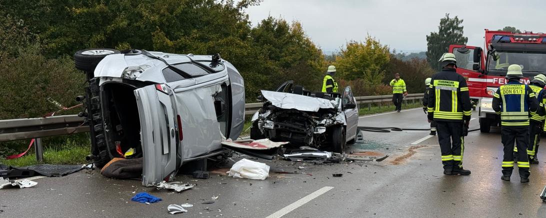 Eine Person kam bei dem Unfall ums Leben, mehrere wurden teils schwer verletzt.