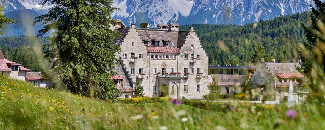 Das Kranzbach ist im Stile eines englischen Herrenhauses gebaut.