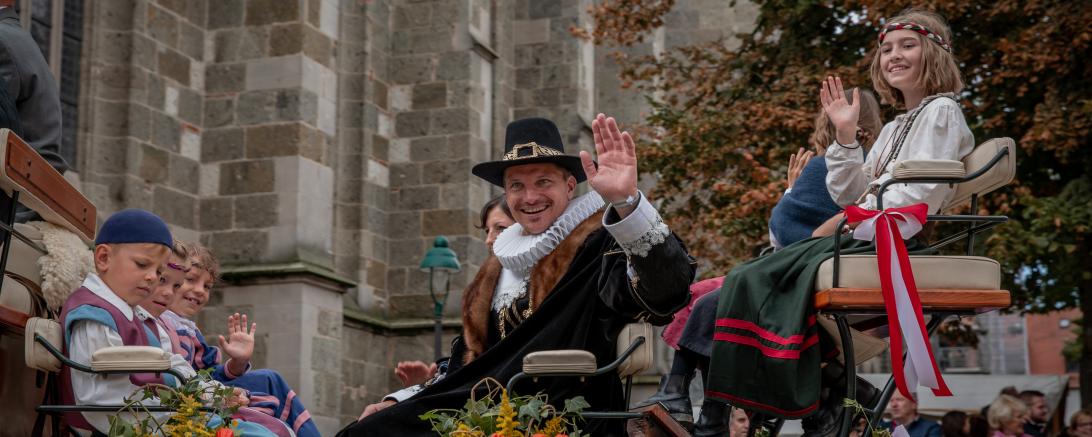Oberbürgermeister David Wittner beim Stadtmauerfest.