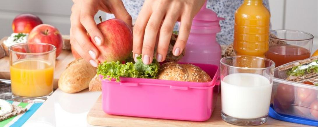 Wenn das Frühstück nicht so üppig ausfällt, sind leckere, gesunde Pausensnacks für Schulkinder umso wichtiger.