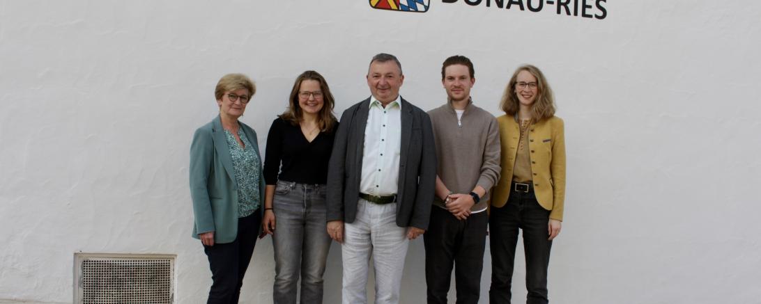 Das Bild zeigt v.l.n.r. stell. Landrätin Ursula Kneißl-Eder, Kreisvorsitzende Elisa Pfaff, Albert Riedelsheimer, Kreisvorsitzenden Kristoffer Bieneck und MdL Eva Lettenbauer.