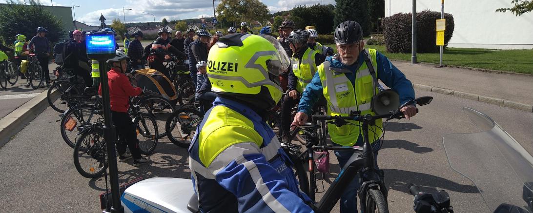 Aufstellen zur Fahrrad-Demo für mehr Sicherheit im Straßenverkehr