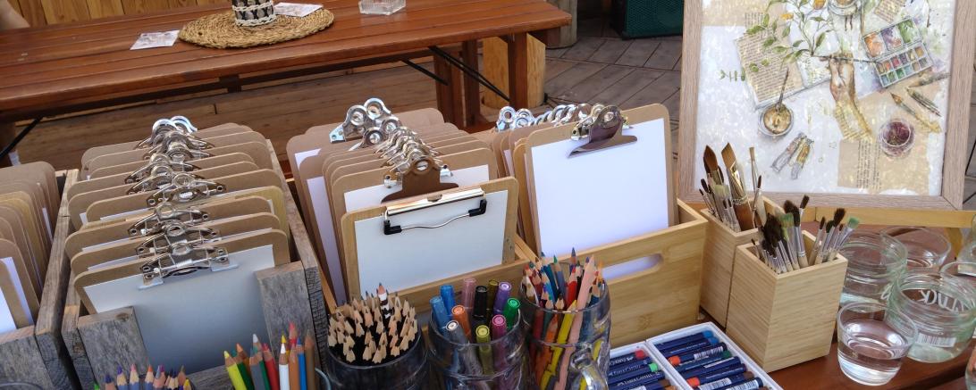 Zu den üblichen Malutensilien gab es bei Franziska Groß auch Kaffee