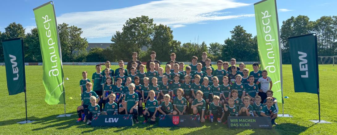 60 fußballbegeisterte Kinder im Alter zwischen 6 und 13 Jahren erlebten abwechslungsreiche Ferientage ganz im Zeichen des Fußballs. 