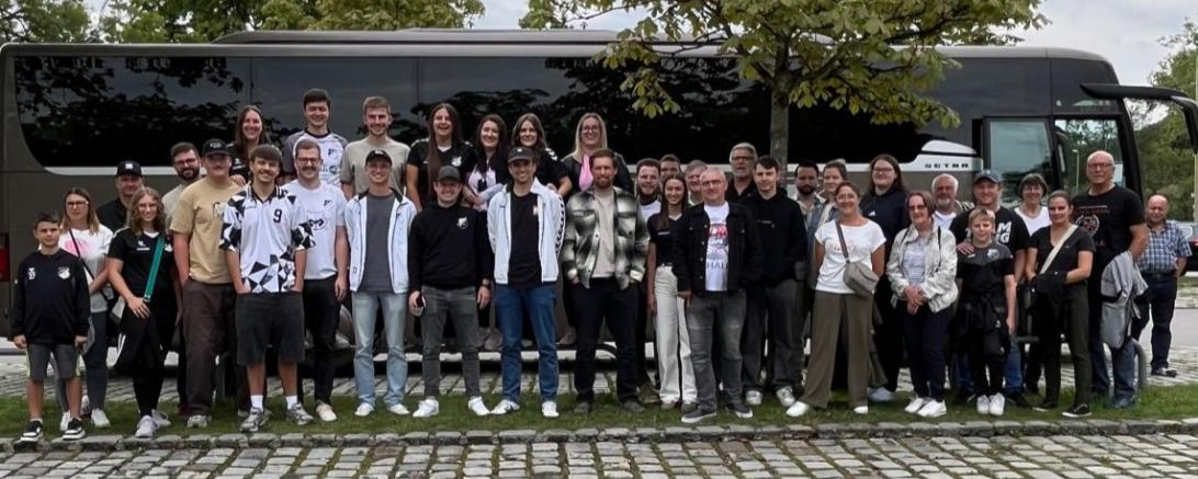 Mit einem vollbesetzten Bus der Firma Link besuchte die Handballabteilung des TSV Bäumenheims den DHB Super-Cup.
