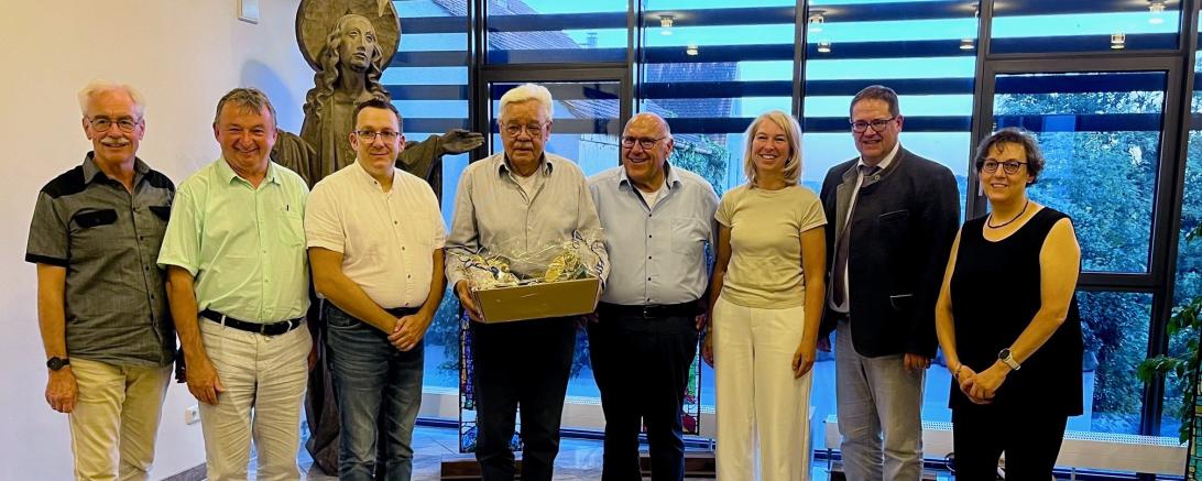 v.l.n.r.: Georg Rödl, Albert Riedelsheimer, Branko Schäpers, Xaver Kinzler, Dekan Robert Neuner, Ariane Baumann, Michael Bosse und Heidi Meier. 