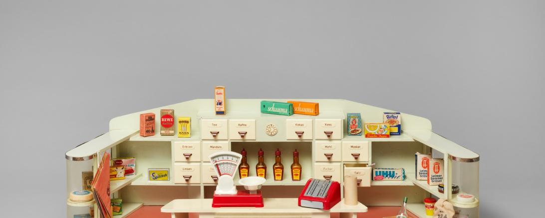 Spielzeug-Kaufladen mit Schaufenstern, Marke „Kibri“, 1956/57