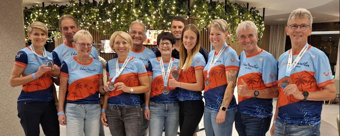 Auf dem Foto am Abend nach dem Lauf von links Sarah Langer, Georg Eberhardt, Anneliese Zinke, Brigitte Singer, Hans Sing, Andrea Grimmeisen, Steffen Brenner, Rebecca Bosch, Sonja Wurm, Hans Niederhuber und Bernhard Satzenhofer. Auf den Foto fehlt Stefan Kirchner.