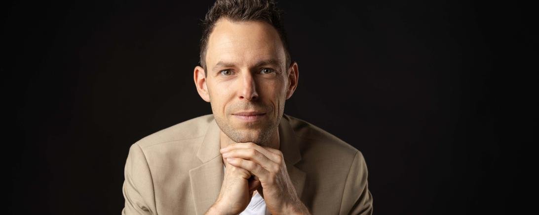 Felix Behm, Generation-Z-Experte, Keynote Speaker und Autor, gibt praxisnahe Einblicke, wie  Unternehmen junge Talente erfolgreich gewinnen und langfristig binden können