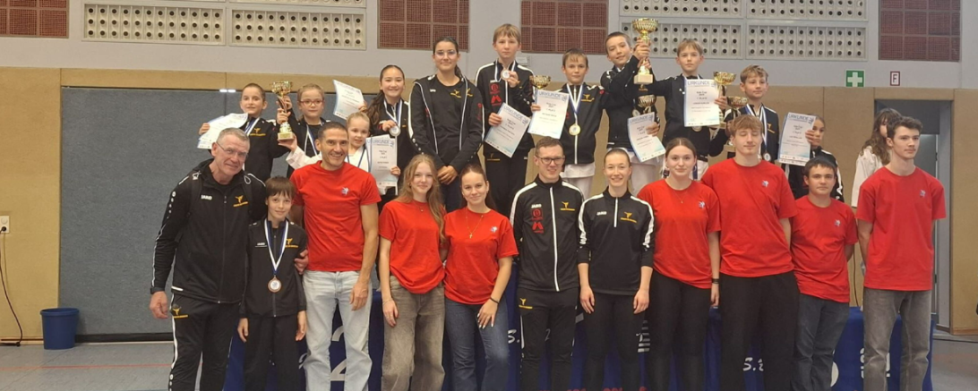 Die Nachwuchs-Karatekas des TSV Monheim überzeugten beim Kids Cup mit starken Leistungen.