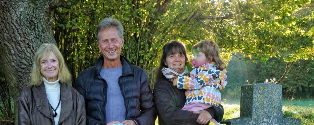 v.l.: Jutta Katzl, Martin Oberman, Andrea Blaschek, mit Leni Blaschek