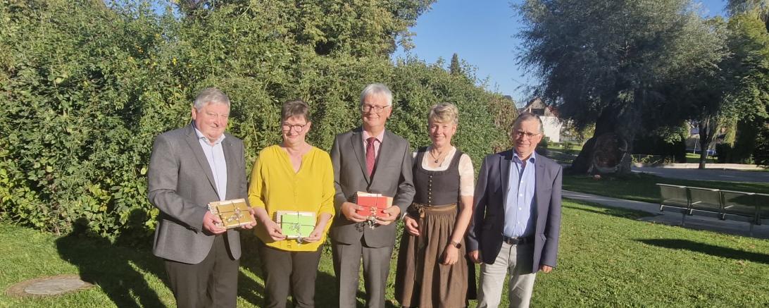 Das Bild zeigt (von links) Alfred Mayer, Margit Both, Josef Nuber, Bürgermeisterin Petra Riedelsheimer und Vorsitzenden Günther Pfefferer.