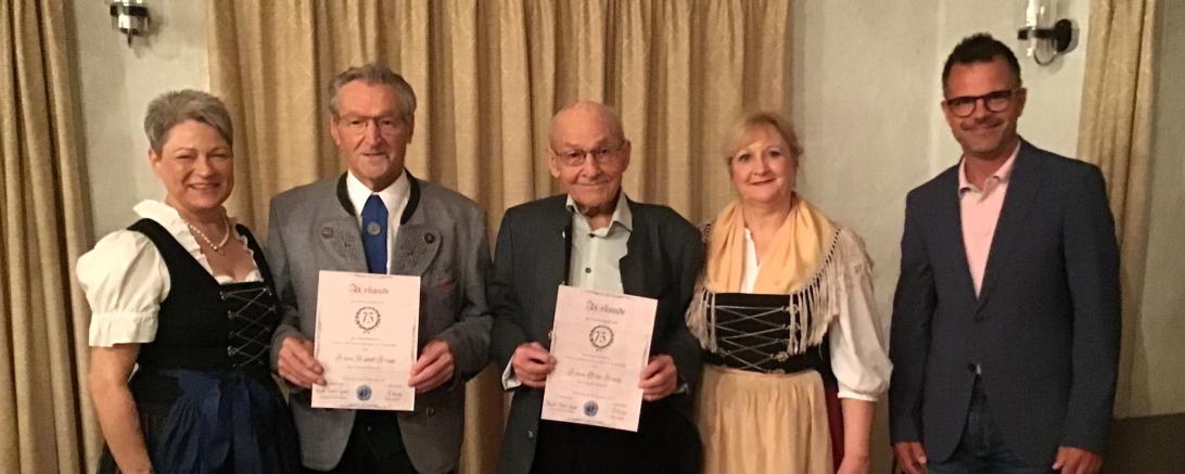 Auf dem Bild zu sehen (von links): Birgit Rößle (Stadträtin u. 2. Vorsitzende), Rudl Kraut, Otto Kraut, Claudia Kraut-Speer (1. Vorsitzende) und OB Jürgen Sorrè.