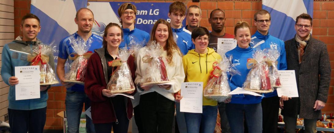 Das Bild zeigt die Sieger der Serie aus dem Jahr 2024.