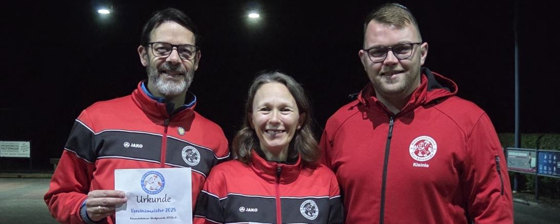 Geehrt wurden die beiden Vereinsmeister Anita Steidl und Frank van Baalen vom Ersten Vorstand Stefan Kleinle mit Urkunde und Gutschein.