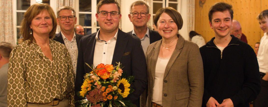 Auf dem Bild zu sehen (von links): Angelika Kefer, Vorsitzende der Frauen-Union Rain, Landrat Stefan Rößle, Bürgermeisterkandidat der CSU Rain Manuel Paula, Bezirksrat Peter Schiele, Ortsvorsitzende und stellvertretende Landrätin Claudia Marb und Moritz Tiefenbacher, Vorsitzender JU Rain. 