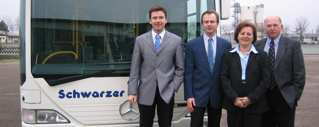 2004 übernahmen Jörg (ganz links) und Werner Schwarzer (zweiter von links) das Unternehmen von ihren Eltern.