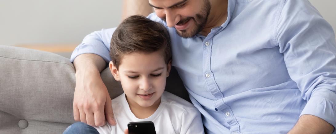 Eltern sollten zunächst gemeinsam mit ihrem Kind die Welt der digitalen Medien erkunden.