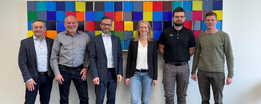 Das Führungsteam der Südstahl GmbH & Co.KG, v.l.n.r.: Peter Birkner (Leiter Technik und Vertrieb), Thomas Siegl (Stellvertretender Leiter Technik und Vertrieb), Ulrich Käuferle (Geschäftsführer), Dr. Monika Käuferle (Leiterin Kaufmännische Verwaltung), Maximilian Jaud (Stellvertretender Leiter Produktion) und Oliver Wetzenbacher (Leiter Produktion).