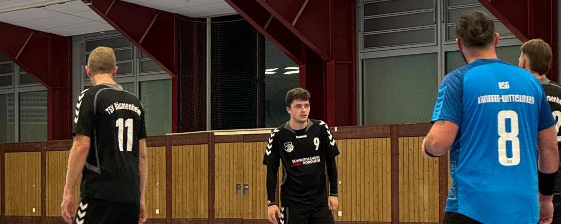 Tobias Helbing (Nr. 9) erzielte zwei Tore bei der Niederlage der Herren II gegen die HSG Lauingen-Wittislingen II.