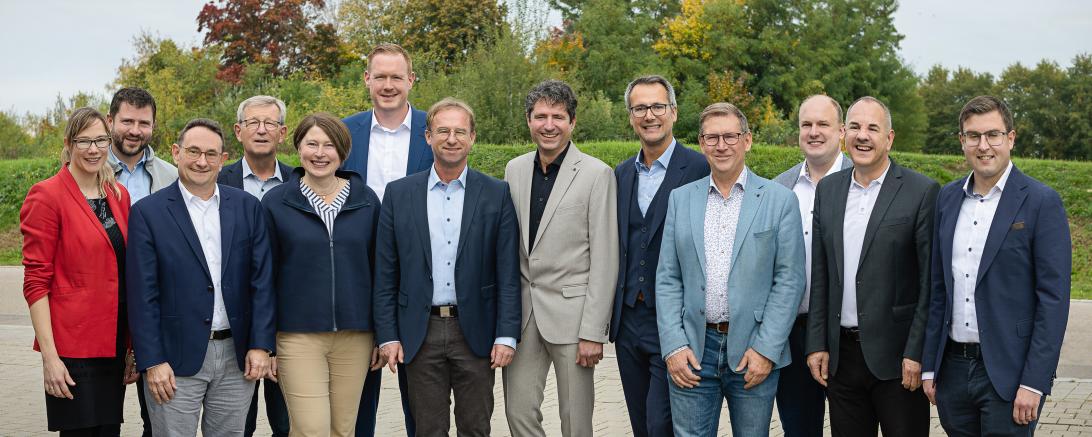 Auf dem Bild von links: Maximiliane Böckh, Bürgermeister Jürgen Leberle, Kreisvorsitzender MdB Ulrich Lange, Bezirksrat Peter Schiele, Stv. Landrätin Claudia Marb, Kaisheimer Bürgermeisterkandidat Andreas Strobel, MdL Wolfgang Fackler, Nördlinger OB-Kandidat Udo Dreher, Fraktionsvorsitzender Steffen Höhn, Landrat Stefan Rößle, Monheimer Bürgermeisterkandidat Konrad Müller, Karl Scherlin, Rainer Bürgermeisterkandidat Manuel Paula.  