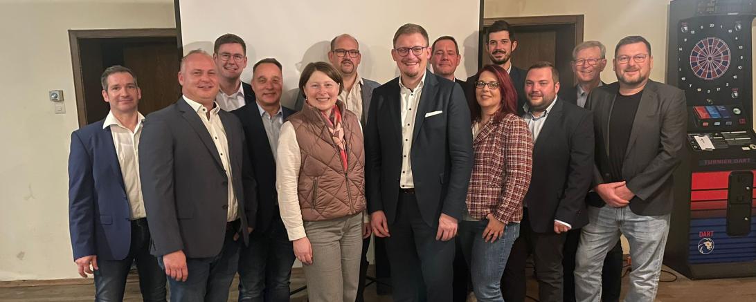 V.l.n.r.: Gerd Steppich, Tobias Artinger, Christian Oßwald, Guido Rosenberg, Claudia Marb, Florian Hackl, Jürgen Raab, Stefan Spies, Tamara Müller-Piesch, Philipp Fetsch, Maximilian Hugl, Peter Schiele, Christian Lichtenstern.