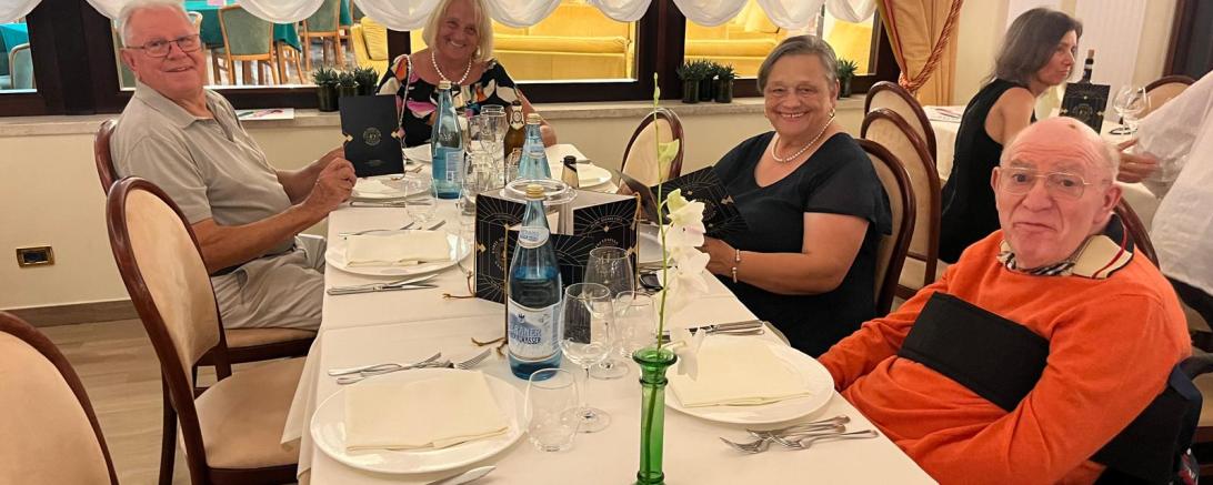 Ohne ihren Mann geht Brigitte Weng nirgends hin.