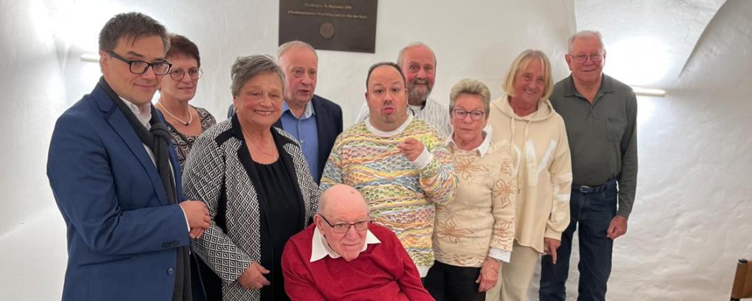 Brigitte Weng mit ihrer Familie bei der Verleihung des Christel DeHaan-Sozialpreises.