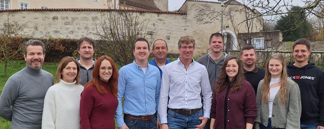 Die UWG-Liste für die Gemeinderatswahl 2026 von links nach rechts: Jürgen Schwertberger, Barbara Schneider, Johannes Schneider, Daniela Ferner, Daniel Probst, Volker Bobinger, Roland Naß, Markus Graf, Tabea Maier, Christian Lindig, Nadja Hönle, Florian Lautenschlager