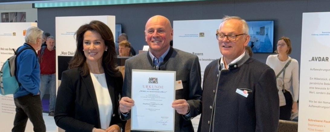 V.l.n.r.: Staatsministerin Michaela Kanniber, Gunter Ziegelmeier, Präsident Landesinnungsverband Bayern Bernhard Daxenberger