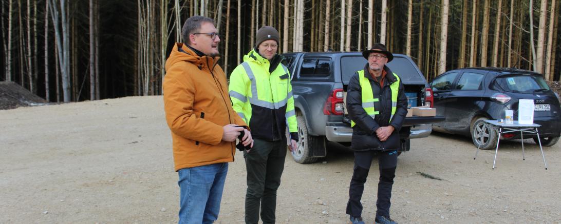 V.l.n.r.: Jürgen Raab (Bürgermeister Münster), Maximilian Weiß (Projektleiter Uhl Windkraft), Alfred Seitz (BEG)