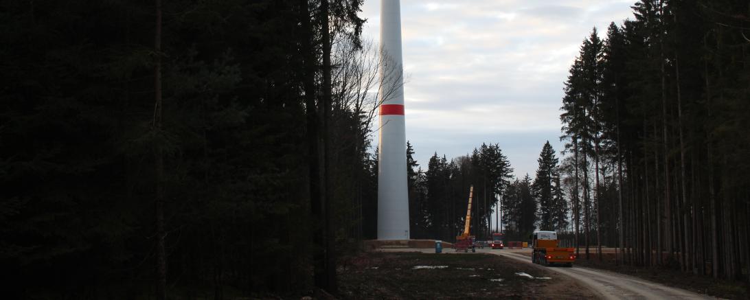 Aktuell werden fünf neue Windkrafträder errichtet.