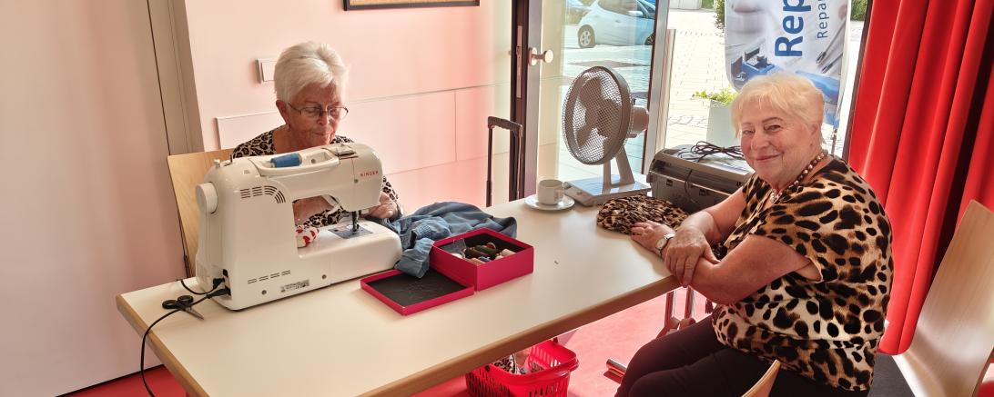 Näharbeiten im Repair Café