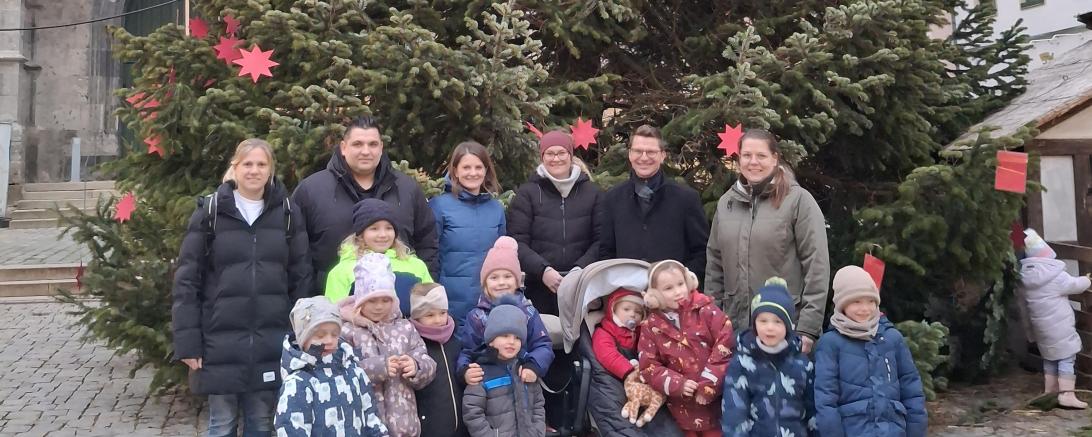 Ein Baum voller Herzenswünsche: Die Nördlinger Wunschbaumaktion begeistert auch 2025 Groß und Klein.